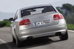 Audi S8 sedana foto attēls 6