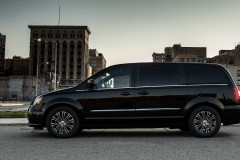 Chrysler Town & Country photo image 7