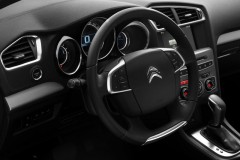 Citroen C4 2015 sedana Salons - vadītāja vieta