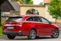 Hyundai i30 2020 estate car photo image 3