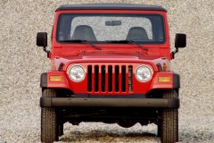 Sarkana Jeep Wrangler 1996 TJ priekšpuse