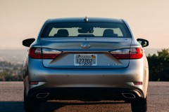Lexus ES 2016 photo image 7