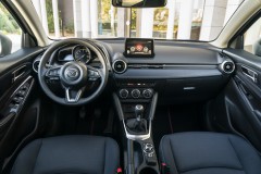Mazda 2 2019 Salons - vadītāja vieta