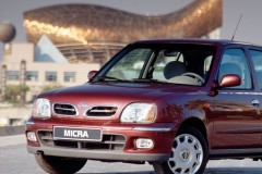 Nissan Micra 2000 hečbeka foto attēls 1