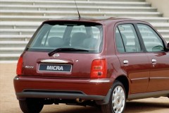 Nissan Micra 2000 hečbeka foto attēls 4