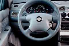 Nissan Micra 2000 hatchback foto 5
