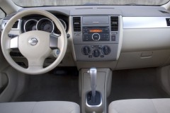 Nissan Tiida 2007 hatchback photo image 13