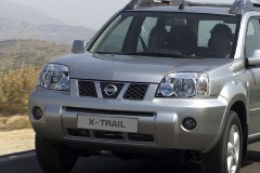 Silver Nissan X-Trail 2003 front