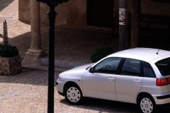 Seat Ibiza 1999 hatchback foto 2