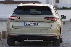 Skoda Superb 2023 universāla foto attēls 4