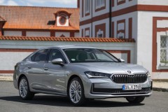 Skoda Superb 2024 hečbeka foto attēls 2