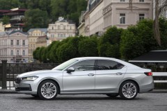Skoda Superb 2024 hečbeka foto attēls 3