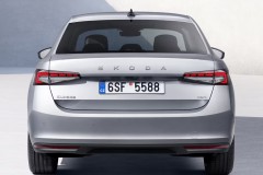 Skoda Superb 2024 hečbeka foto attēls 7