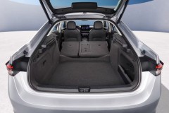 Skoda Superb 2024 hečbeka foto attēls 11