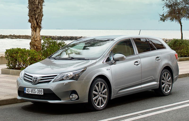 Toyota Avensis Estate Car Wagon 12 15 Reviews Technical Data Prices