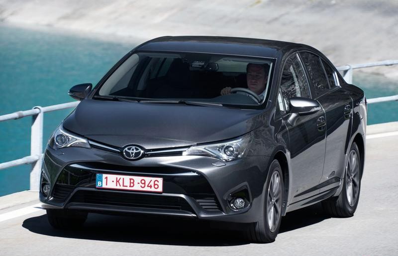 Toyota Avensis Sedan 2015 reviews, technical data, prices