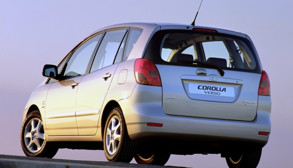 Toyota Corolla Verso Minivan / MPV 2002 2004 reviews