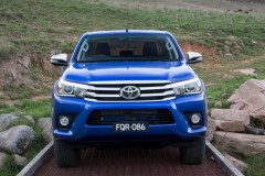 Toyota Hilux 2015 8 foto attēls 6