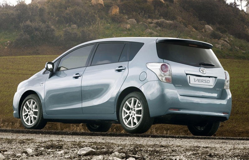 Toyota MPV 2009 - 2013 reviews, data, prices