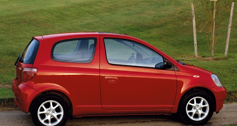 stuk aangenaam optie Toyota Yaris 3 door Hatchback 1999 - 2003 reviews, technical data, prices
