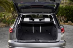 Volkswagen Touareg 2023 trunk (boot)