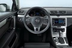 Volkswagen Passat 2010 sedana foto attēls 6