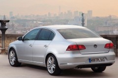 Volkswagen Passat 2010 sedana foto attēls 9