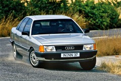 Audi 100 1982 sedana foto attēls 7
