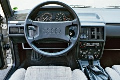 Audi 100 1982 sedana foto attēls 9