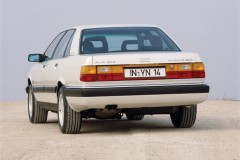 Audi 100 1988 sedana foto attēls 4