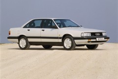Audi 100 1988 sedana foto attēls 3