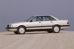 Audi 100 1988 sedana foto attēls 2