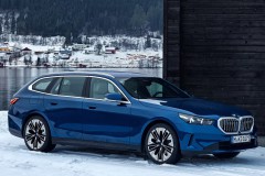 BMW 5 series 2024 G61 wagon photo image 2