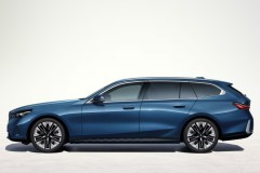 BMW 5 series 2024 G61 wagon photo image 4