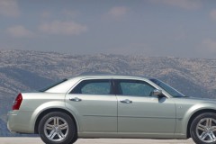 Chrysler 300C 2004 sedana foto attēls 3