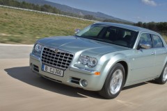 Chrysler 300C 2004 sedana foto attēls 6