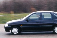 Ford Escort 1995 hatchback photo image 3