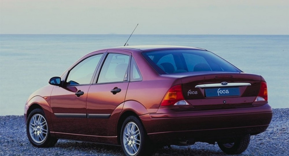 Daar Onhandig universiteitsstudent Ford Focus Sedan 1999 - 2001 reviews, technical data, prices