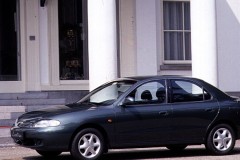 Hyundai Lantra 1995 sedana foto attēls 2