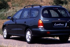 Hyundai Lantra 1995 familiar foto 1