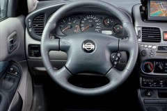 Nissan Almera 2000 hečbeka foto attēls 3