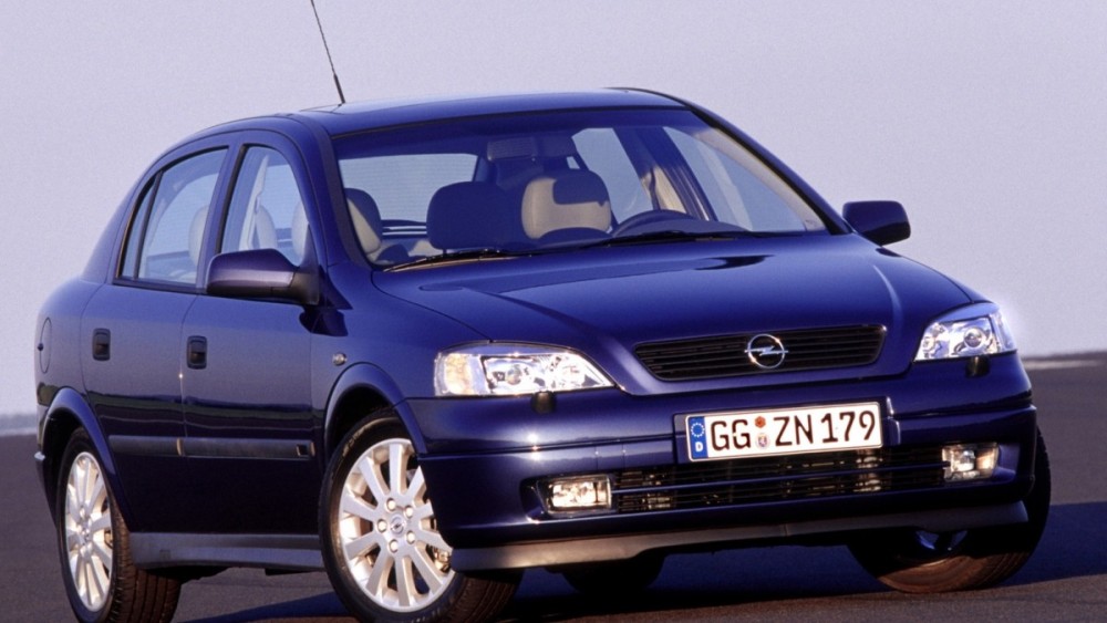 Opel Astra Hatchback 1998 04 Reviews Technical Data Prices