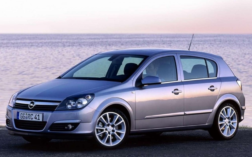 Niet genoeg Gelukkig radar Opel Astra Hatchback 2004 - 2007 reviews, technical data, prices