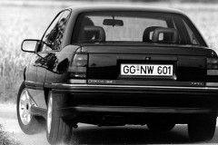 Opel Omega 1989 sedana foto attēls 2