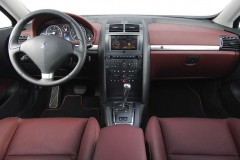 Peugeot 407 2008 kupejas Salons - instrumentu panelis, vadītāja vieta, ādas salons