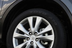 Toyota RAV4 2012 4 wheels, tires