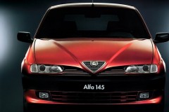 Red Alfa Romeo 145 1999 front