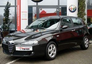 Alfa Romeo 147 2005 foto attēls