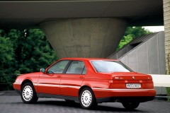Alfa Romeo 164 sedana foto attēls 8