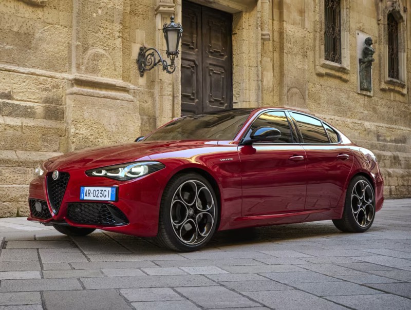 Alfa Romeo Giulia 2022 photo image